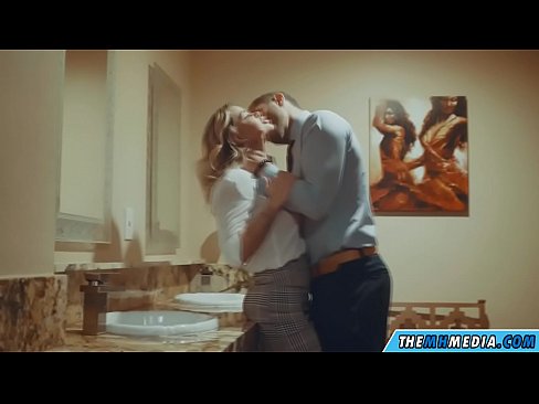 ❤️ Ko vas prsata blondinka zapelje na javnem stranišču Ruski pornič na porno sl.klassikaprint.ru